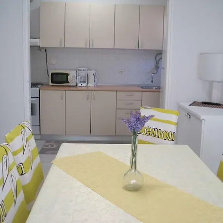 In - Riviera 7970 * Zadar