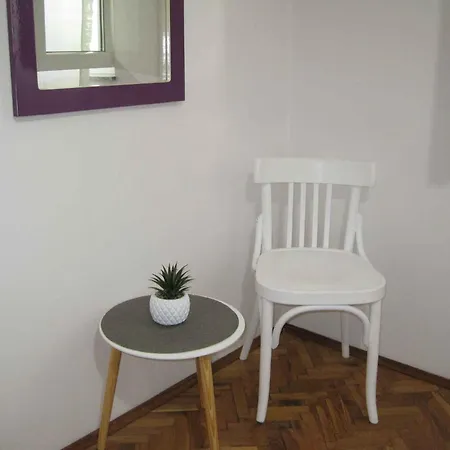 In - Riviera 7970 Zadar