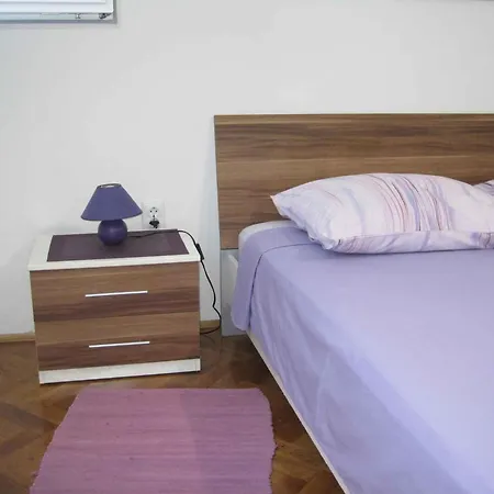 In - Riviera 7970 Zara