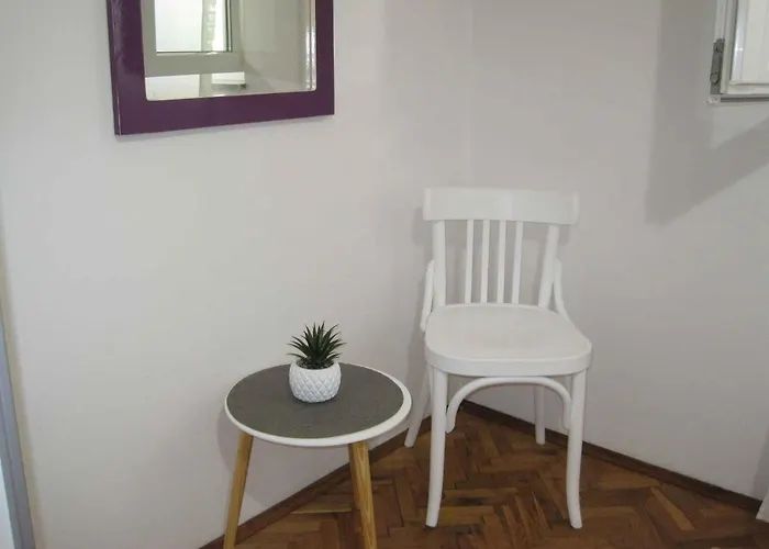 In - Riviera 7970 Zara