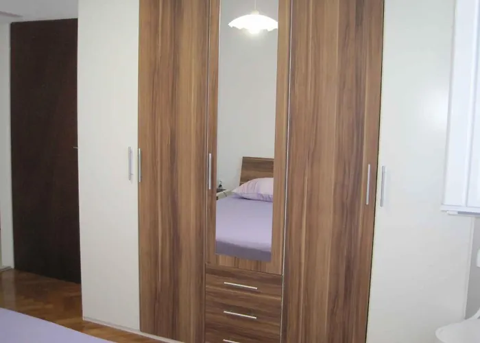 In - Riviera 7970 Zara